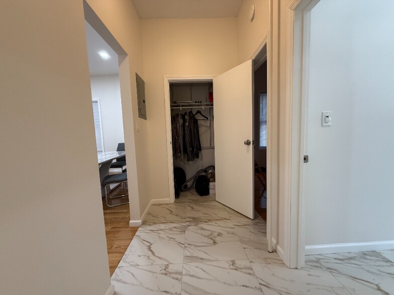 Building Photo - 180 Bay 26th St