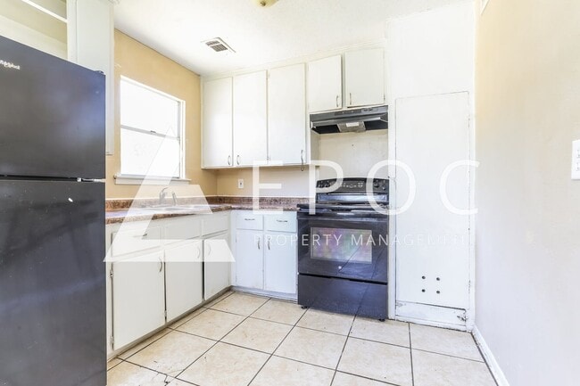 Building Photo - 904 Florence Rd