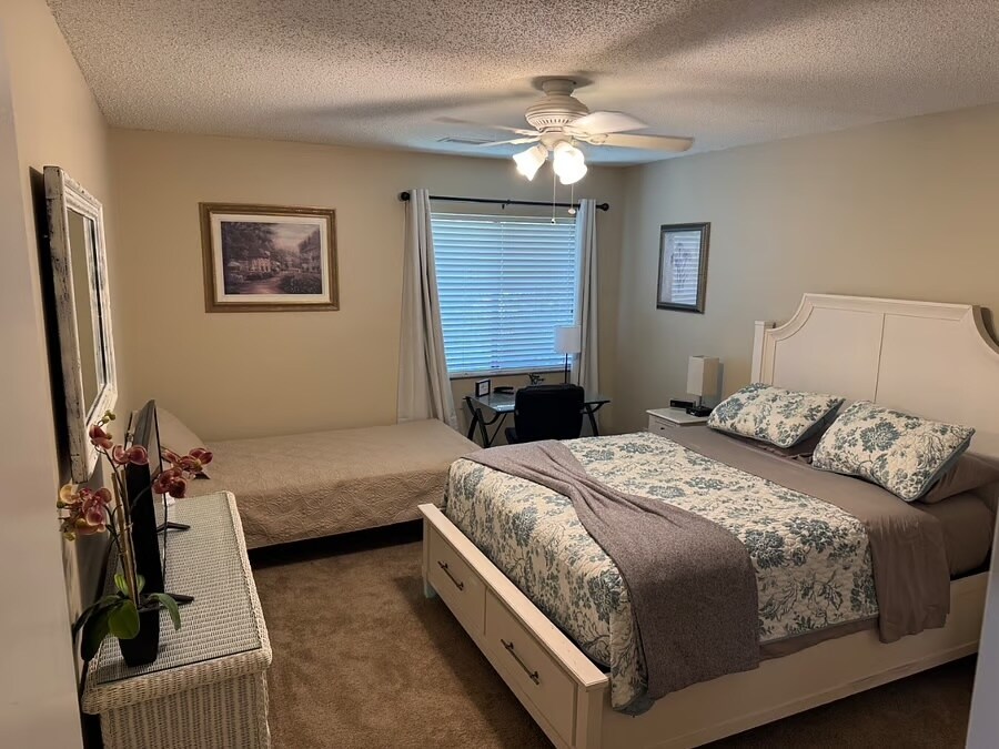 2nd Bedroom Queen & Twin - 13289 Arbor Pointe Cir