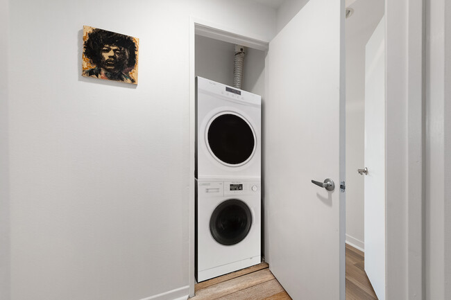 In-Unit Washer/Dryer - 1401 S Bentley Ave