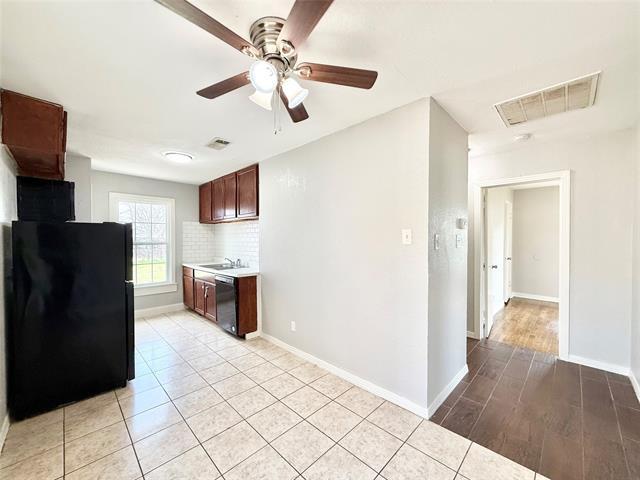 Building Photo - 4813 Sandage Ave