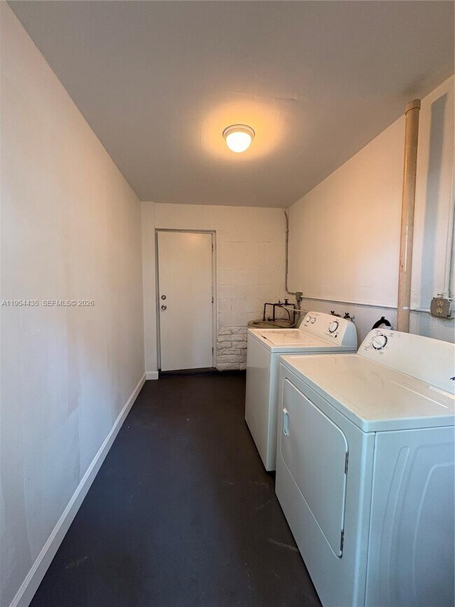 Building Photo - 2390 NW 30th St