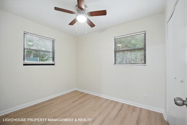 Building Photo - Stunning, Fully Renovated 4 Bed/2 bath Home!