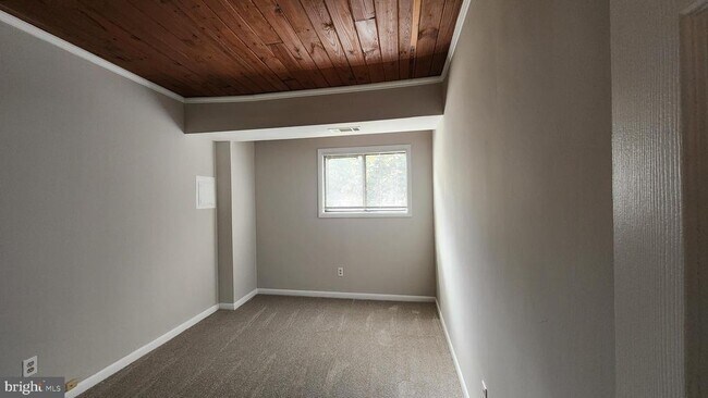 Building Photo - 53 Skyhill Rd