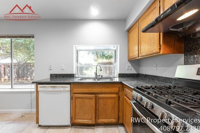 Building Photo - 1459 Chavez Way