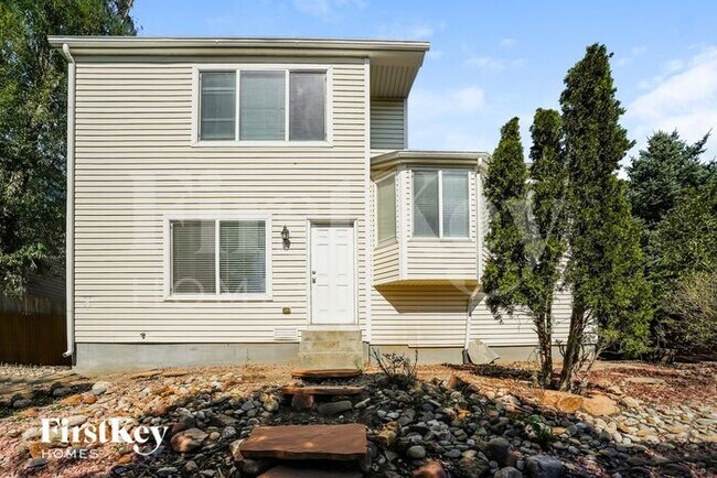 Building Photo - 8334 Silver Glen Dr