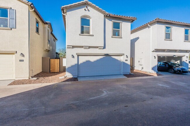 Building Photo - Three Bedrooms! Newer Neighborhood - conve...