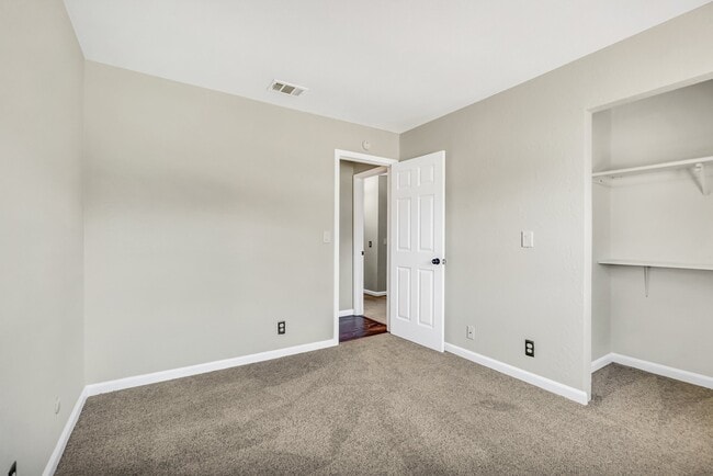 Building Photo - 1035 Mohr Ln