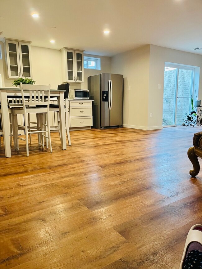 Building Photo - 17000 Charlesbourg Pl