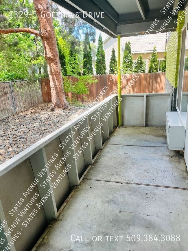 Building Photo - 1329 Goethals Dr