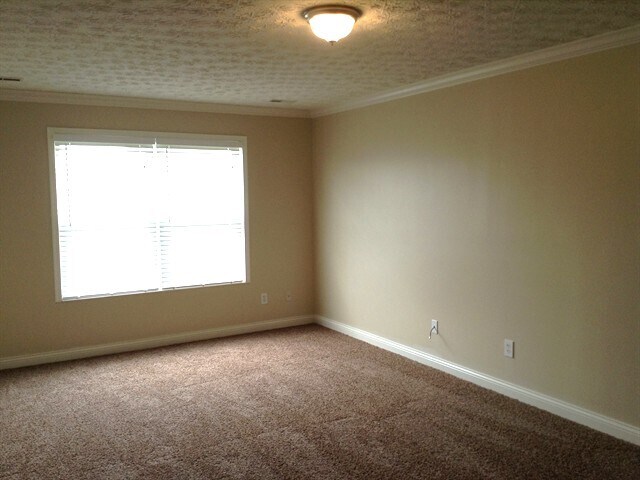 Building Photo - 11 Sparrow Ln