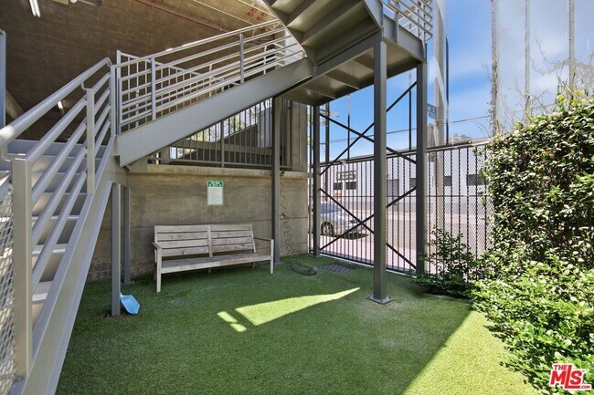 Building Photo - 200 N San Fernando Rd
