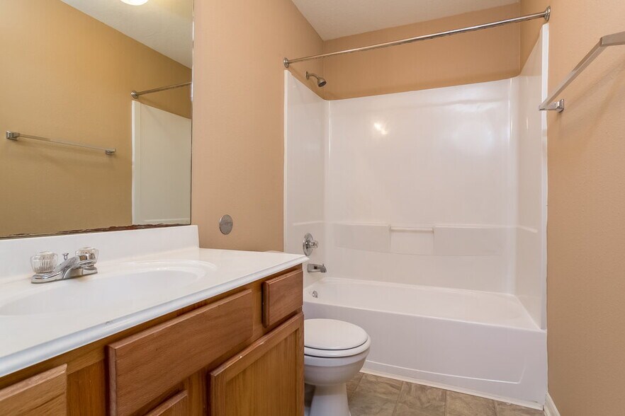 Building Photo - 10743 Jordan Heights Dr
