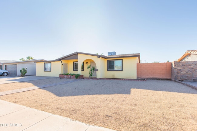 Building Photo - 1813 E Ellis Dr