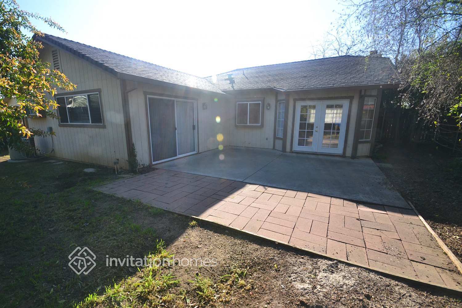 Building Photo - 303 Hampshire Ct