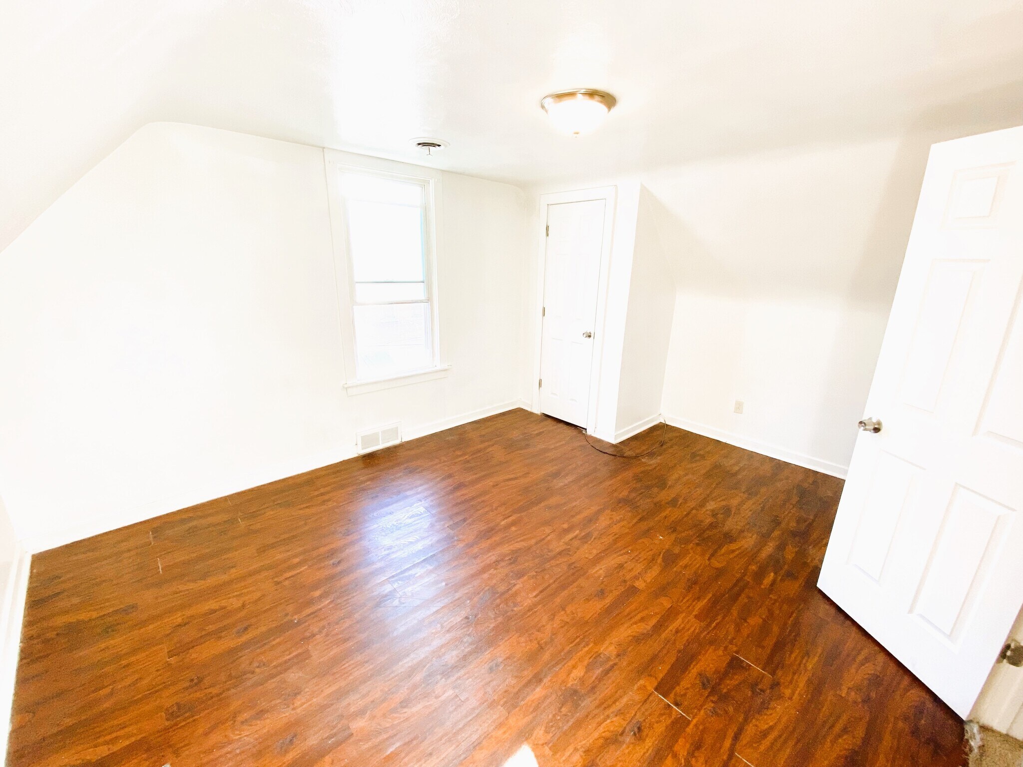 Building Photo - 817 Anaheim St