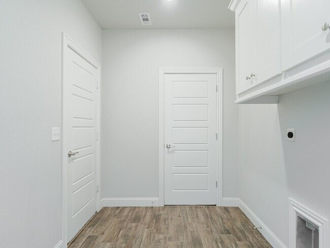 Building Photo - 940 W Ashmore Landing Loop
