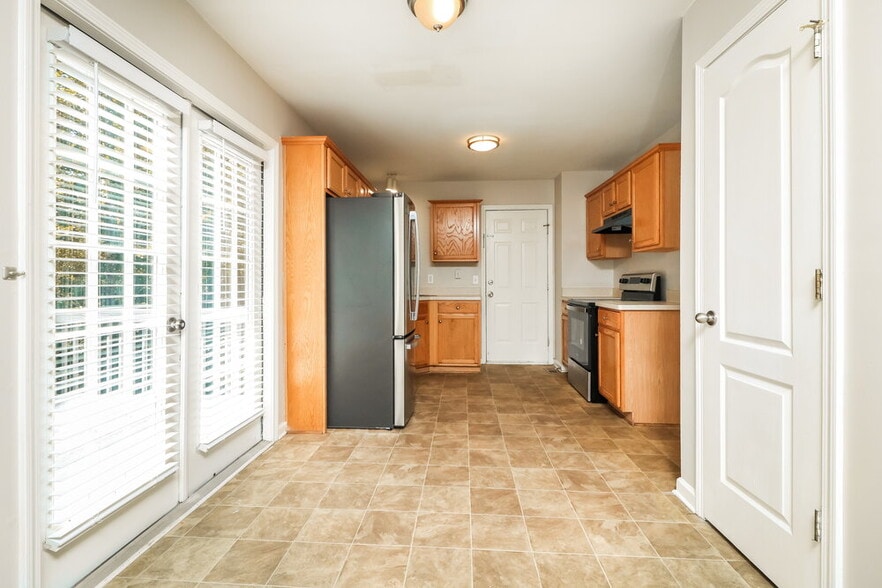 Building Photo - 9490 Pebble Creek Ct