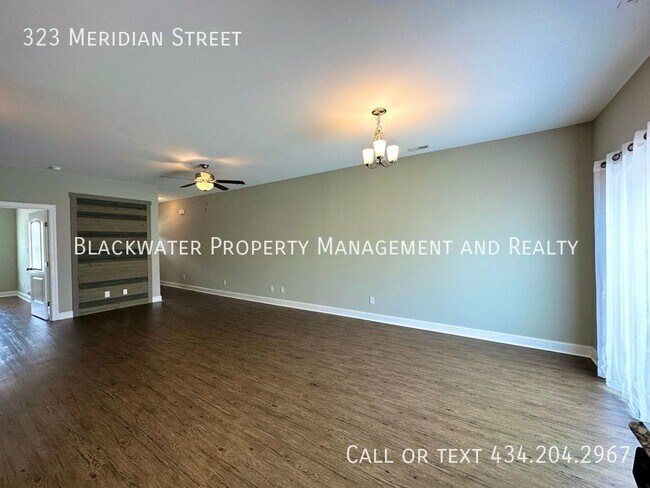 Building Photo - 3 Bedroom Townhouse in Cornerstone!