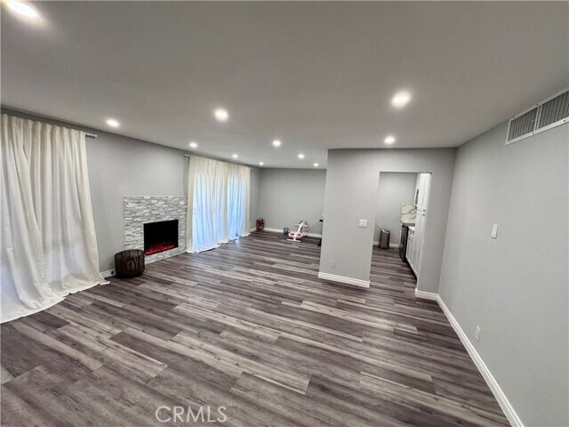 Building Photo - 1127 E Del Mar Blvd