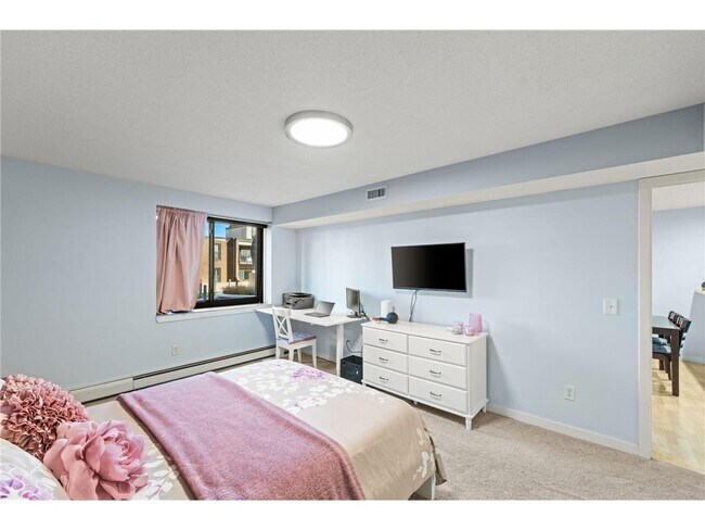 Building Photo - 48 Groveland Terrace