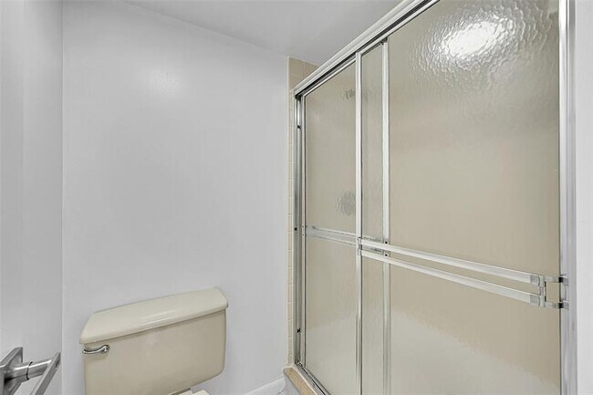 Building Photo - 1703 Whitehall Dr