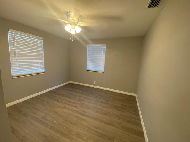 Building Photo - Fully Renovated 3-Bedroom Concrete Block Home in Tampa!