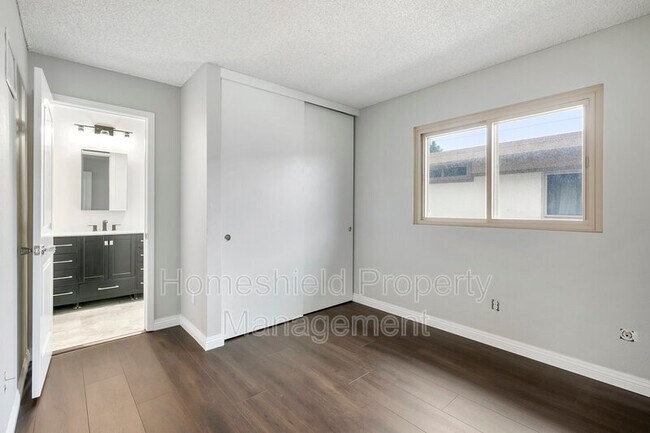 Building Photo - 4098 Valeta St