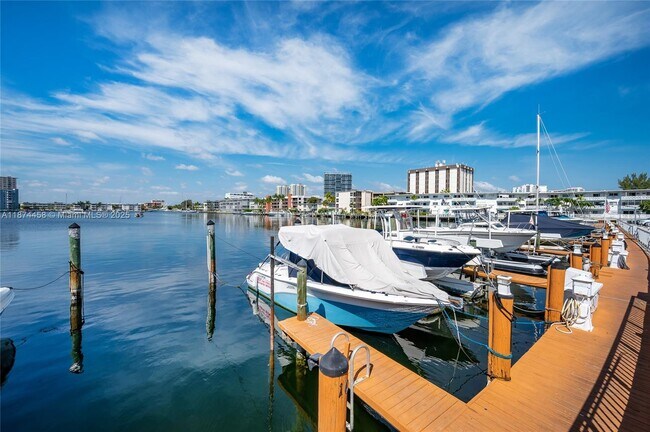 Building Photo - 100 Golden Isles Dr