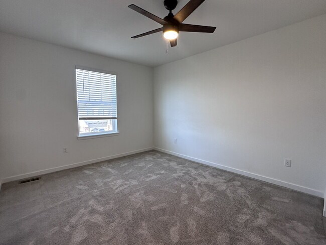 Building Photo - ~$1,000 OFF ONE MONTH'S RENT~ Stunning Thr...