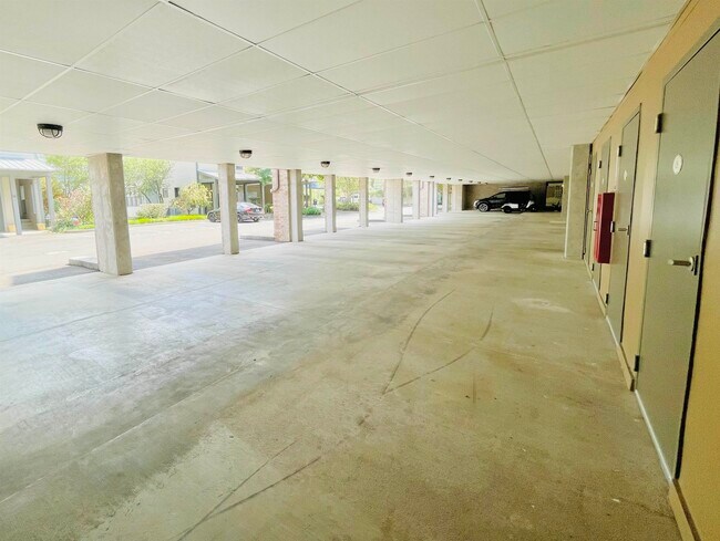 Building Photo - 680 Harbor Bend Rd