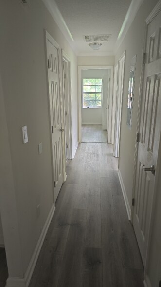 Building Photo - 933 Arlingwood Ave