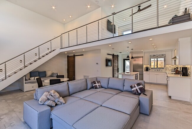 Building Photo - 1955 NE 4th St