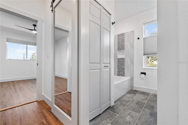 Building Photo - 2727 W Chestnut St