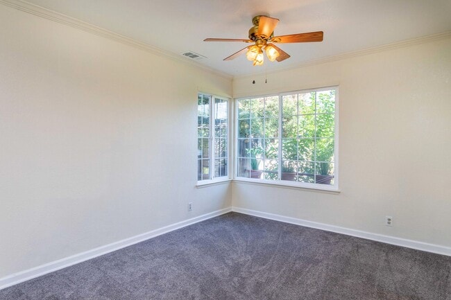 Building Photo - 4 Bedroom Home in West Redding
