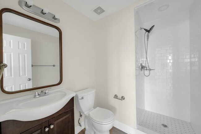 Building Photo - 632 E 38th St