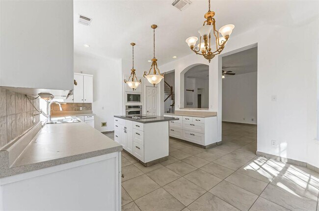 Building Photo - 15206 Evergreen Knoll Ln