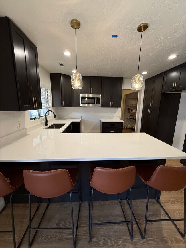 Building Photo - Remodeled Three Bedroom Home in Desirable Bloomington