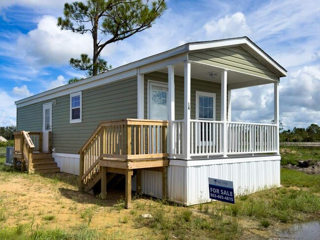 Primary Photo - 14 S Lake Side