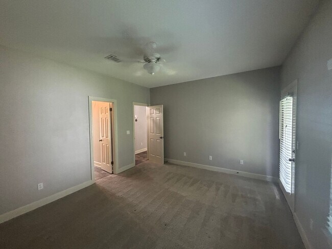 Building Photo - 826 Boulevard of the Champions