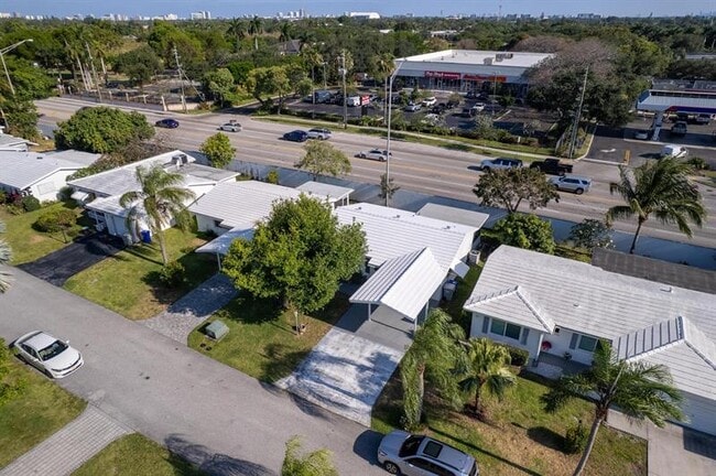 Building Photo - 240 NW 24th Ct