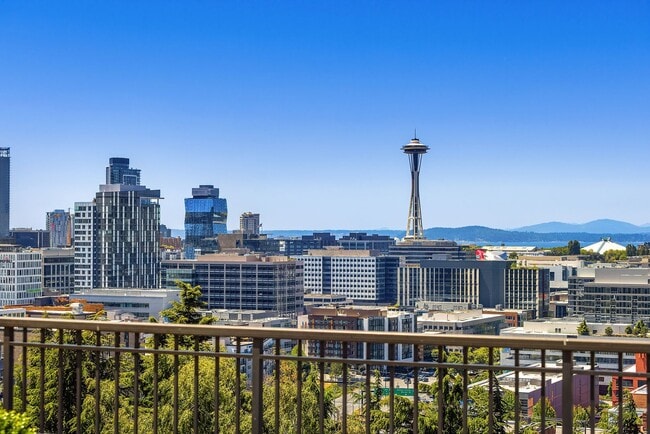 Building Photo - Luxury Penthouse with 600+ Sqft Terrace & ...