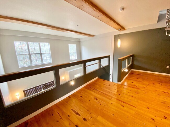 Building Photo - LUXURY TOWNHOME IN SODO 3/2.5 PLUS OFFICE AND BONUS ROOM  - DOWNTOWN ORLANDO