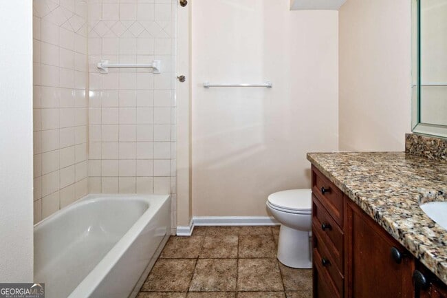 Building Photo - 4248 River Green Dr NW