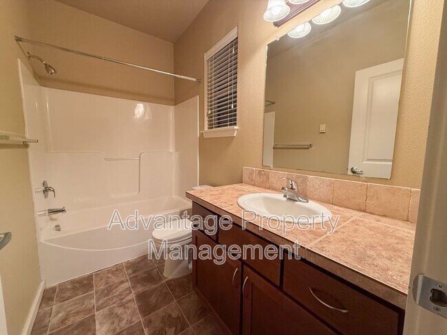 Building Photo - 519 Catron St N