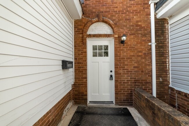 Building Photo - 2600 Garrett Ave