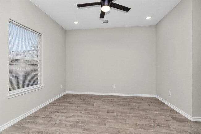 Building Photo - 16706 E Hammon