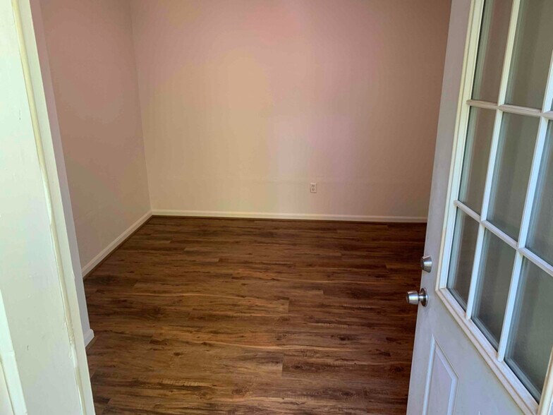 Building Photo - 1341 Rhoda Ln