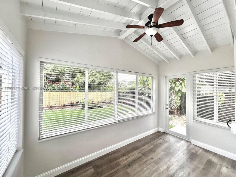 Building Photo - 5924 SW 41st St