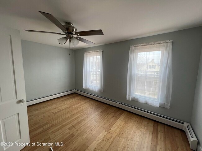 Building Photo - 445 Main St